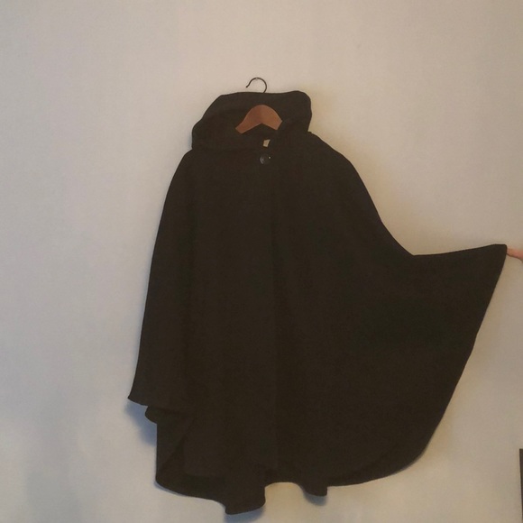 Black poncho - Picture 2 of 9